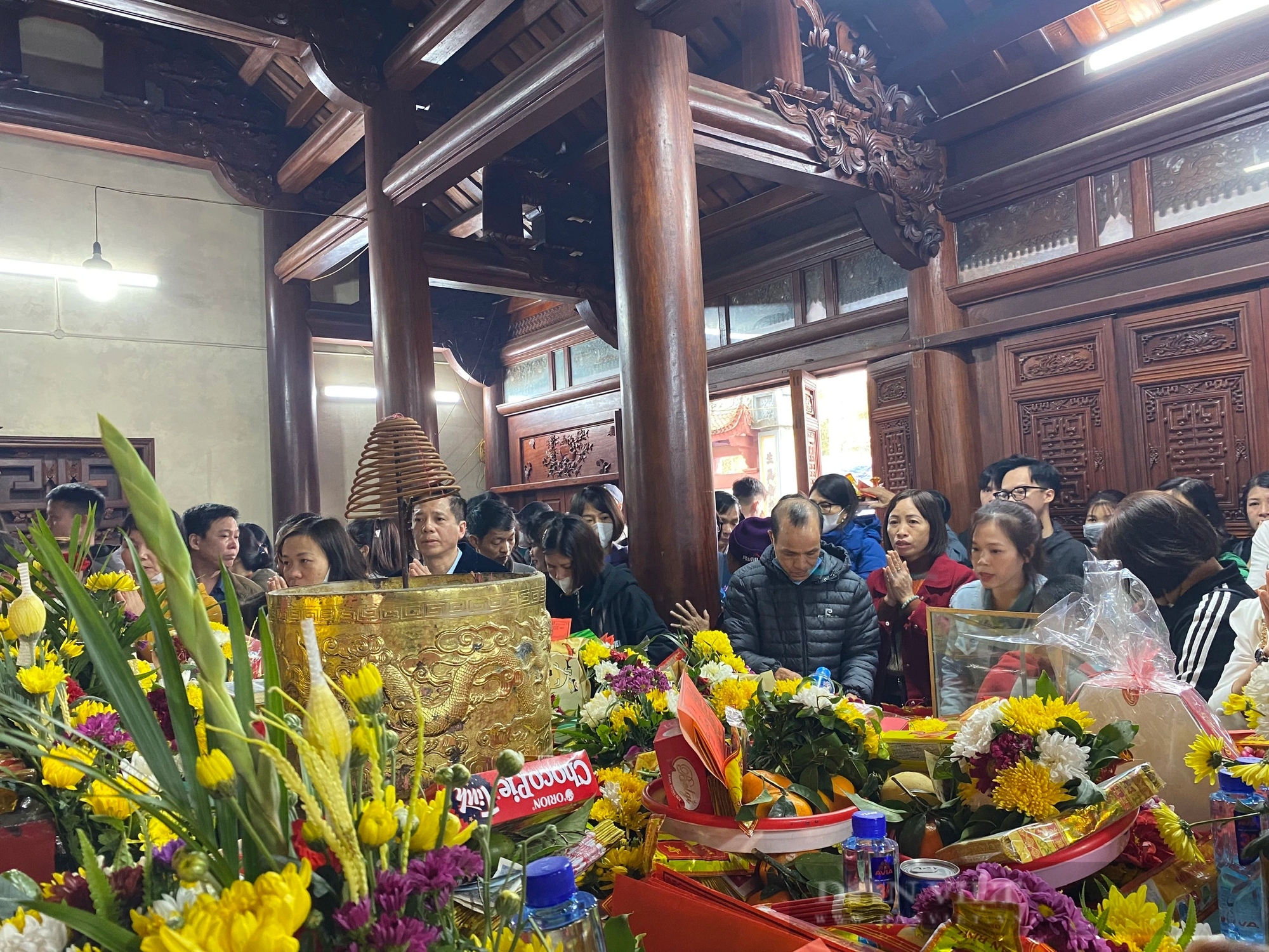 Thai Binh: Sea of ​​people flock to Quan temple to pray for fortune and fame - Photo 3.