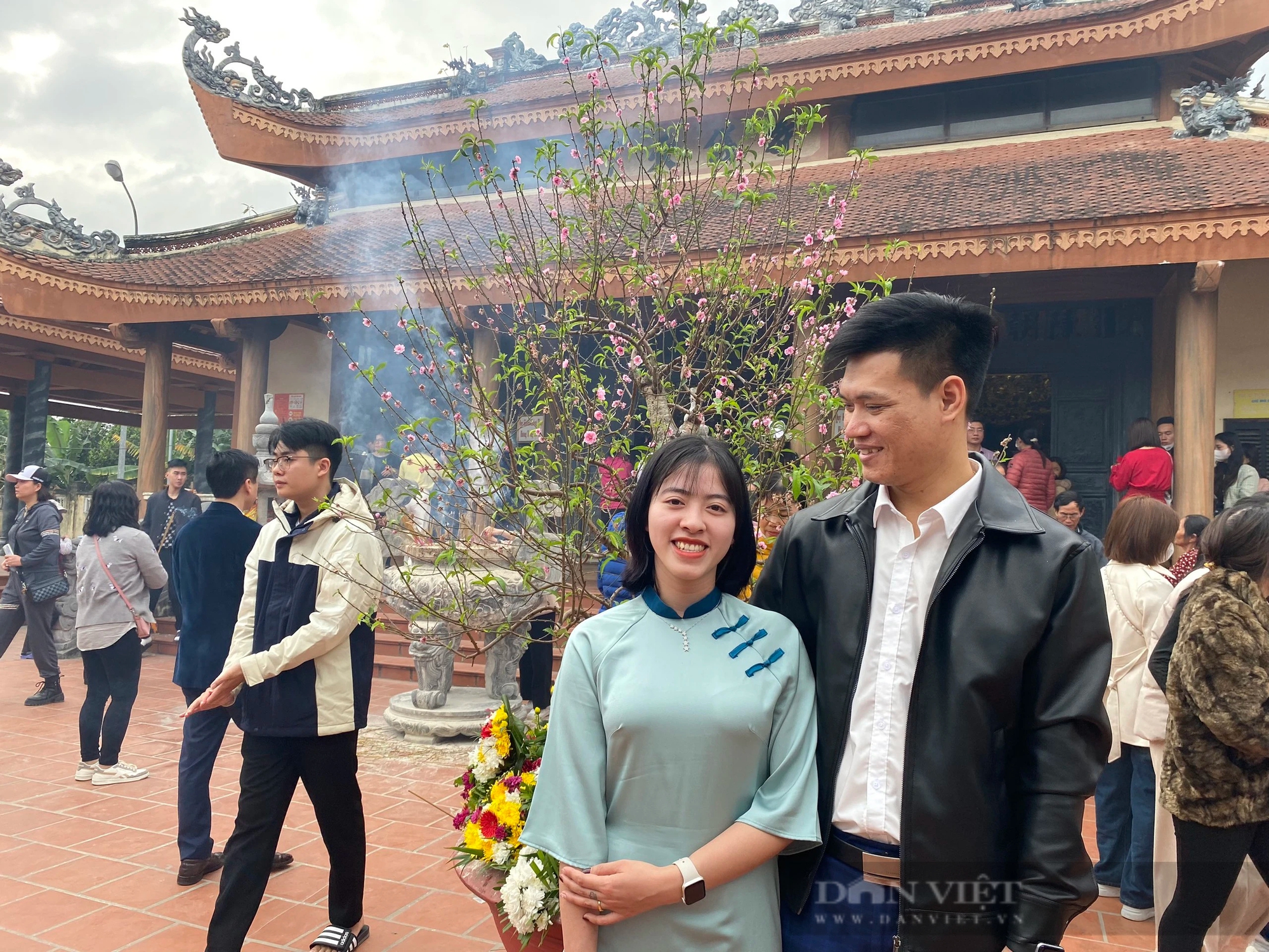 Thai Binh: Sea of ​​people flock to Quan temple to pray for fortune and fame - Photo 4.