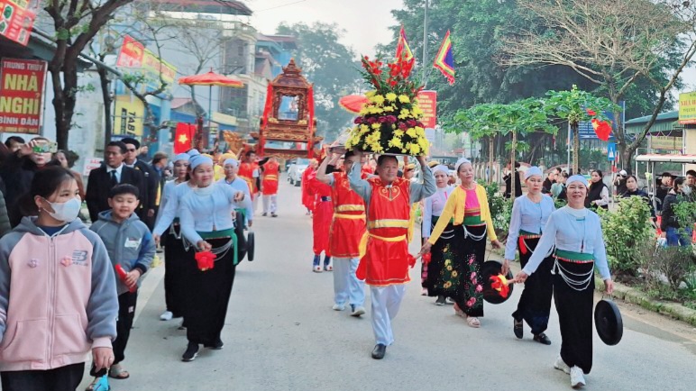 Lễ khai hội Chùa Tiên ở Hòa Bình thu hút hàng nghìn du khách thập phương- Ảnh 2.