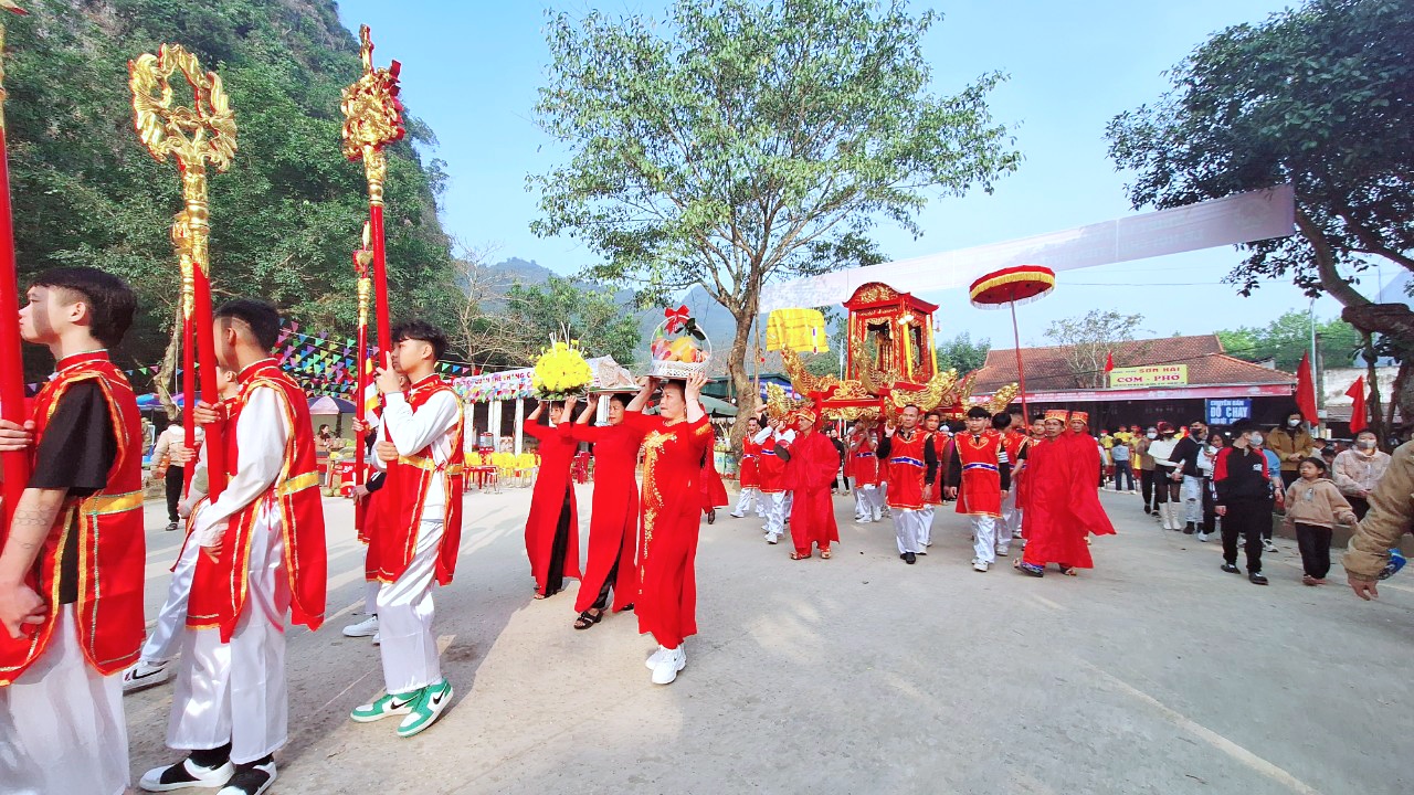 Lễ khai hội Chùa Tiên ở Hòa Bình thu hút hàng nghìn du khách thập phương- Ảnh 3.