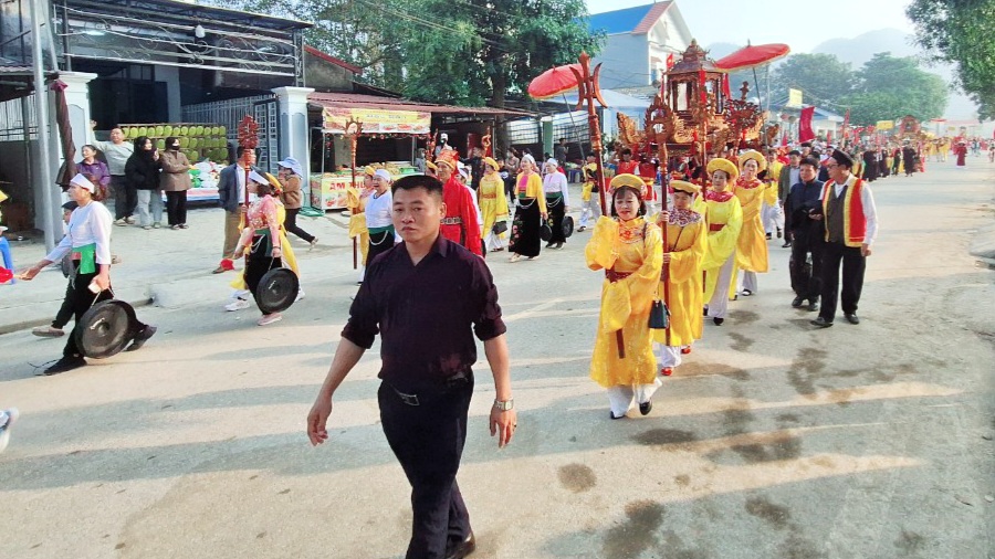 Lễ khai hội Chùa Tiên ở Hòa Bình thu hút hàng nghìn du khách thập phương- Ảnh 4.