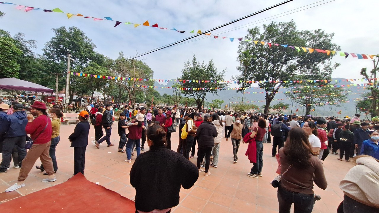 Lễ khai hội Chùa Tiên ở Hòa Bình thu hút hàng nghìn du khách thập phương- Ảnh 6.