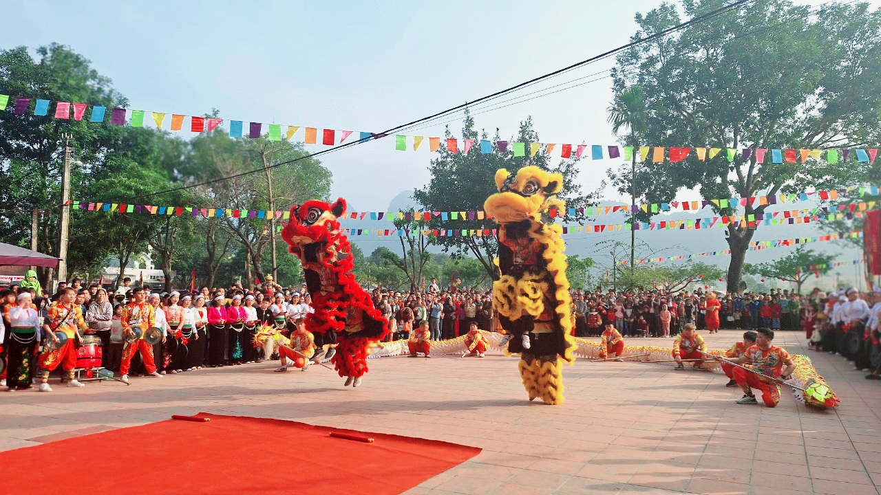 Lễ khai hội Chùa Tiên ở Hòa Bình thu hút hàng nghìn du khách thập phương- Ảnh 8.