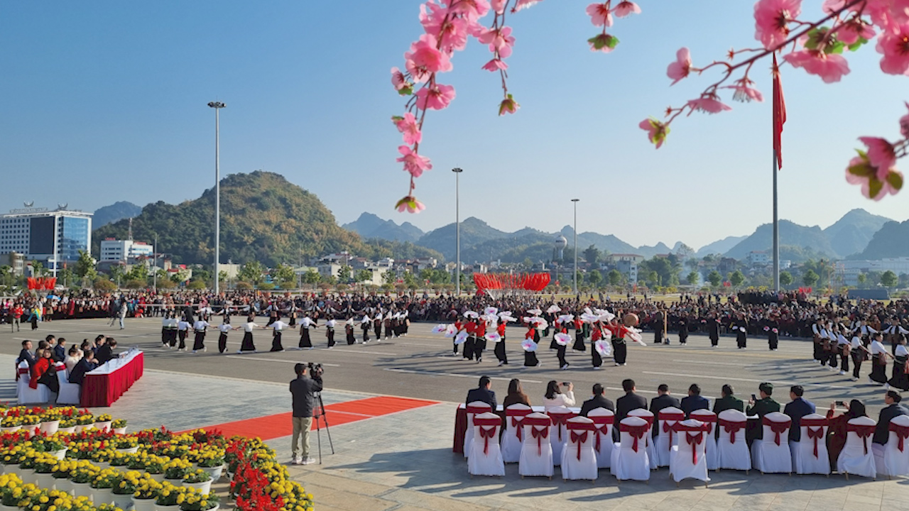 Sơn La: Hơn 1000 nghệ nhân, diễn viên biểu diễn chương trình Hội xuân dâng Bác- Ảnh 1.