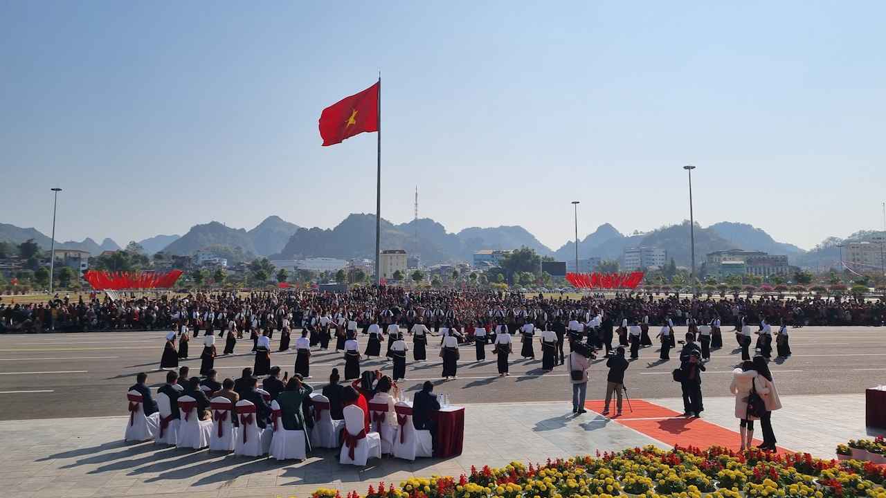 Son La: More than 1,000 artisans and actors perform the Spring Festival offering to Uncle Ho - Photo 7.