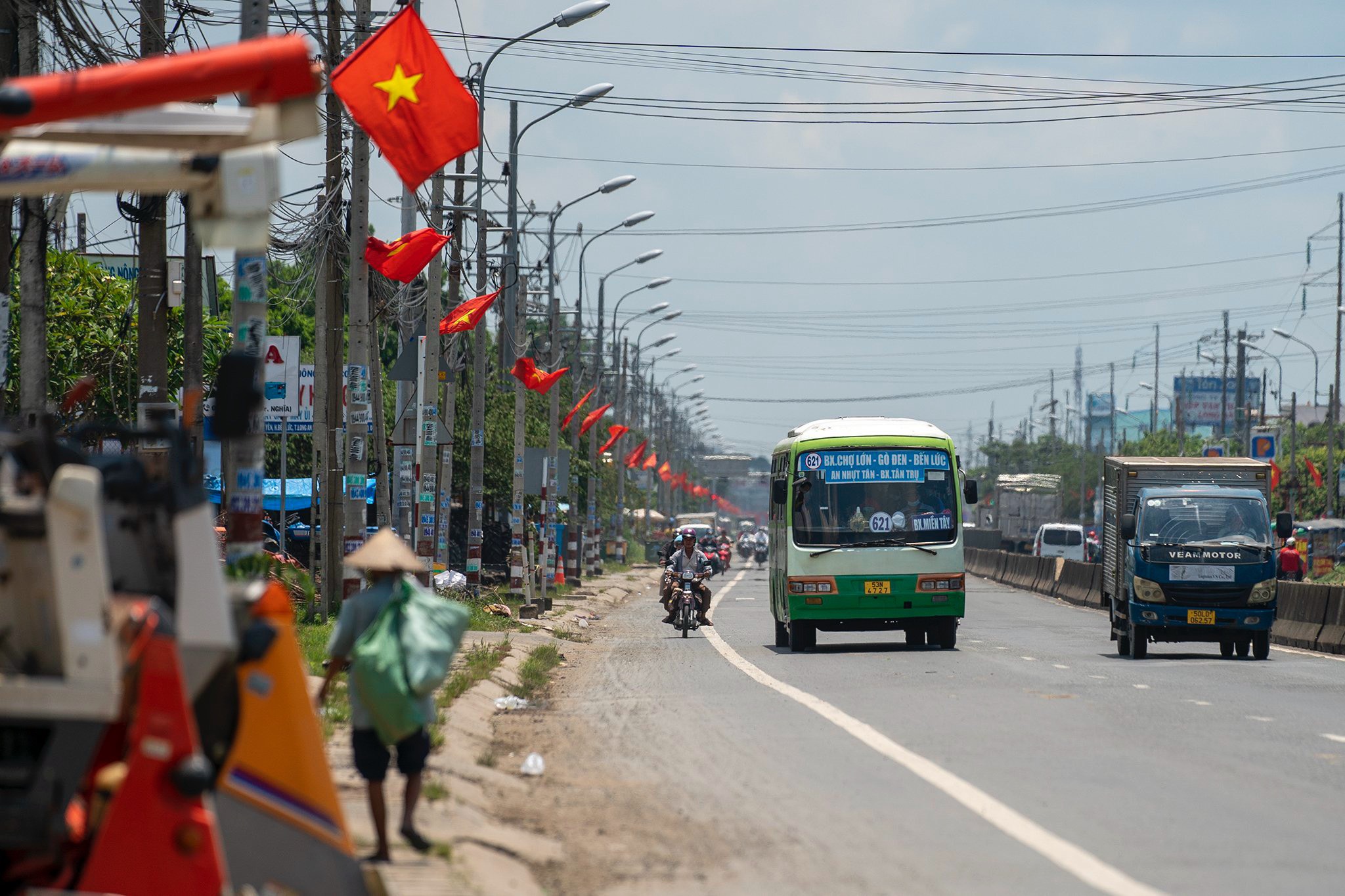 Sợ kẹt xe, nhiều người miền Tây đã lục tục về TP.HCM từ mùng 4 Tết- Ảnh 3.