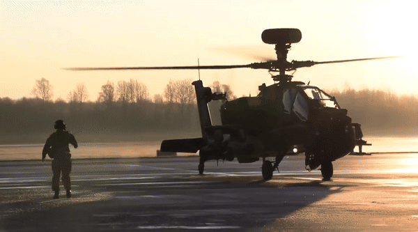 Trực thăng tấn công AH-64 Apache của Mỹ rơi ở Jordan- Ảnh 18.