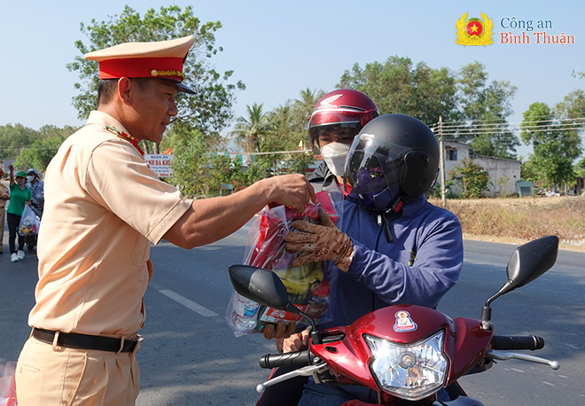 Một trung úy cảnh sát cơ động hy sinh trong lúc tuần tra trên đường- Ảnh 1.