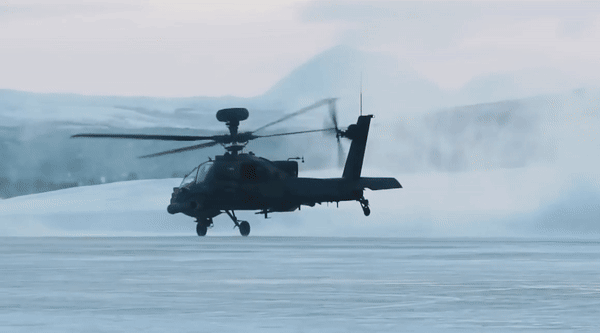 Trực thăng tấn công AH-64 Apache của Mỹ rơi ở Jordan- Ảnh 24.