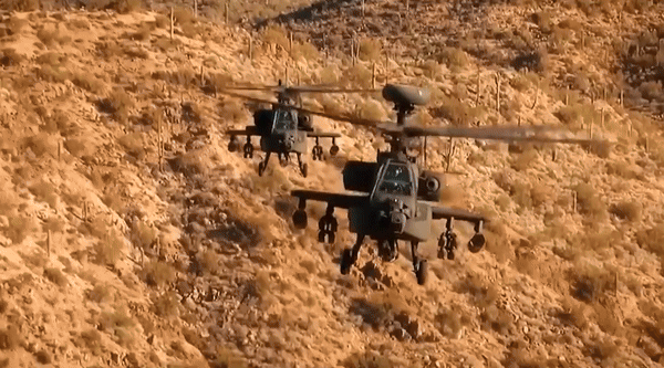 Trực thăng tấn công AH-64 Apache của Mỹ rơi ở Jordan- Ảnh 3.