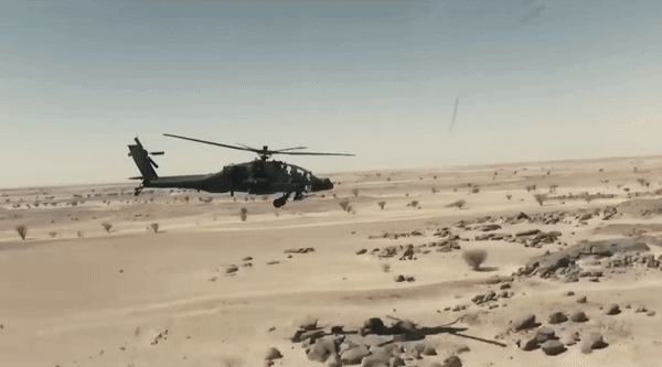 Trực thăng tấn công AH-64 Apache của Mỹ rơi ở Jordan- Ảnh 28.