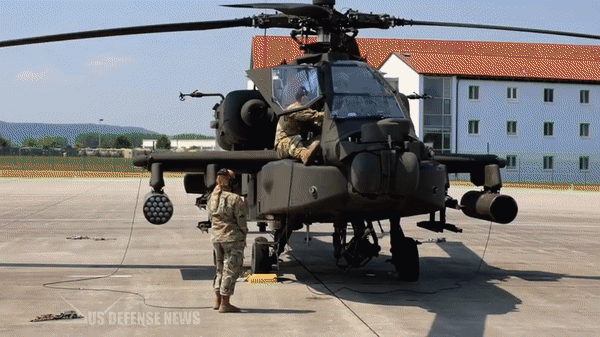 Trực thăng tấn công AH-64 Apache của Mỹ rơi ở Jordan- Ảnh 6.