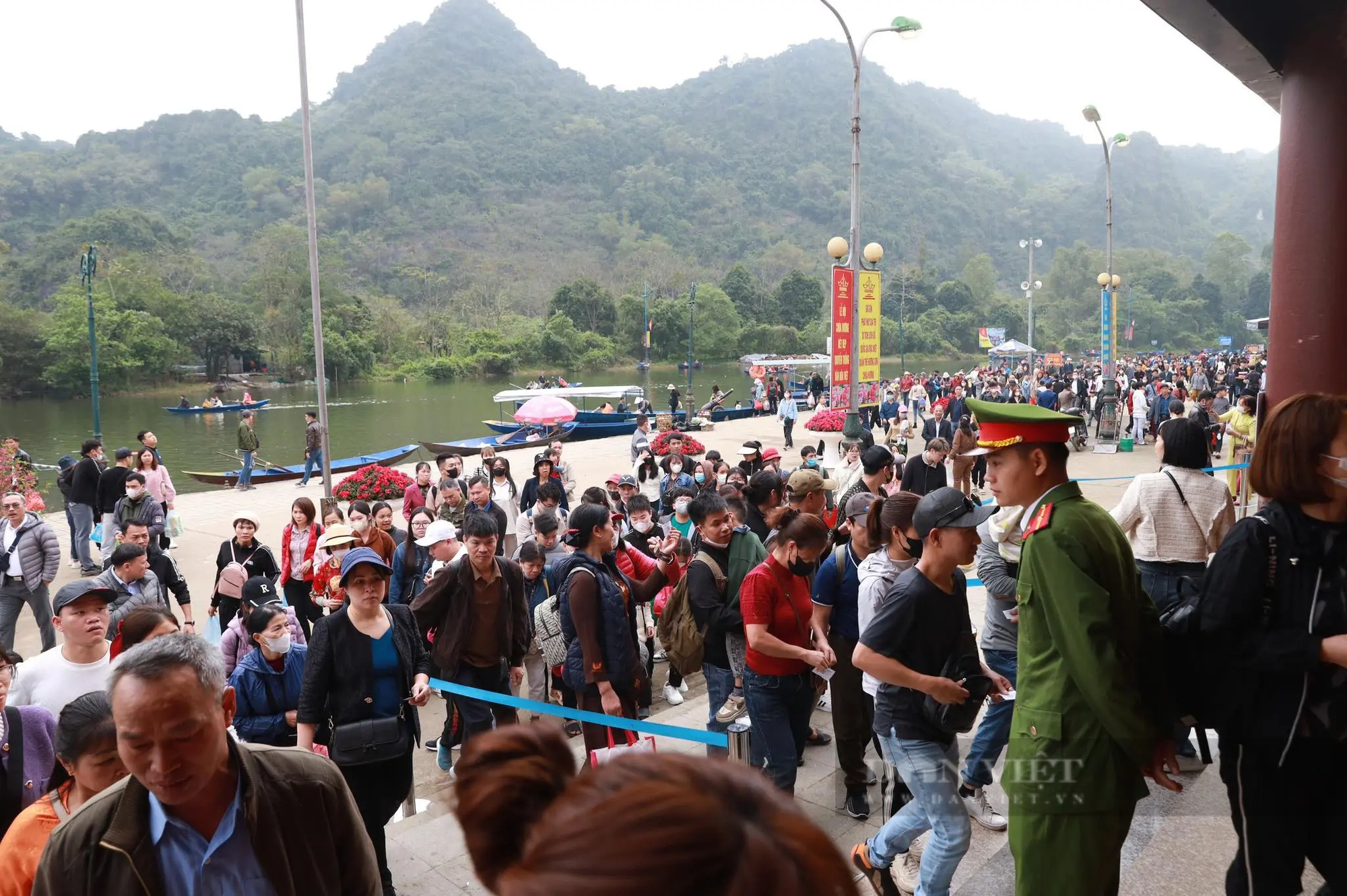Chùa Hương đón hơn 140.000 lượt khách trước ngày khai hội- Ảnh 2.