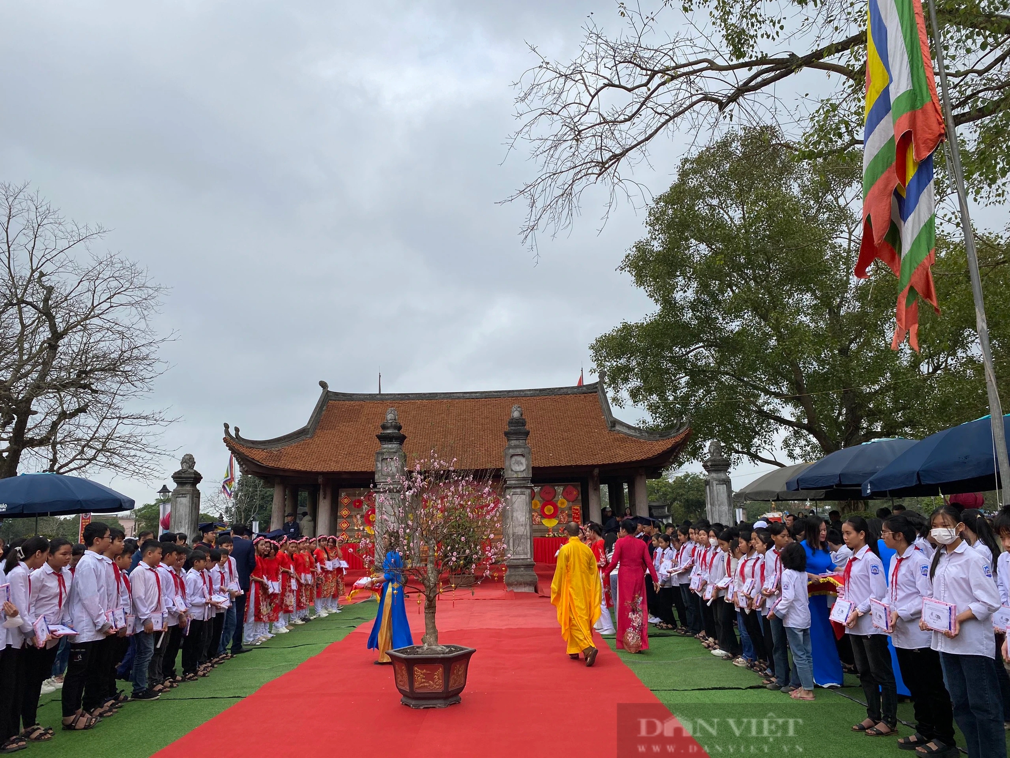  Khai bút, ban chữ lần đầu tiên được tổ chức tại ngôi chùa 400 năm tuổi- Ảnh 1.