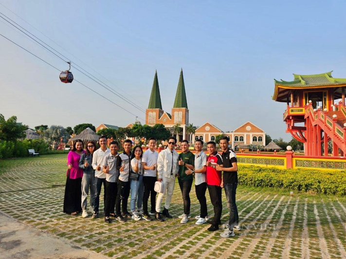 Thiên thời địa lợi nhân hòa cho bà con hành hương đến TP.Châu Đốc đảnh lễ Miếu Bà Chúa Xứ- Ảnh 11.