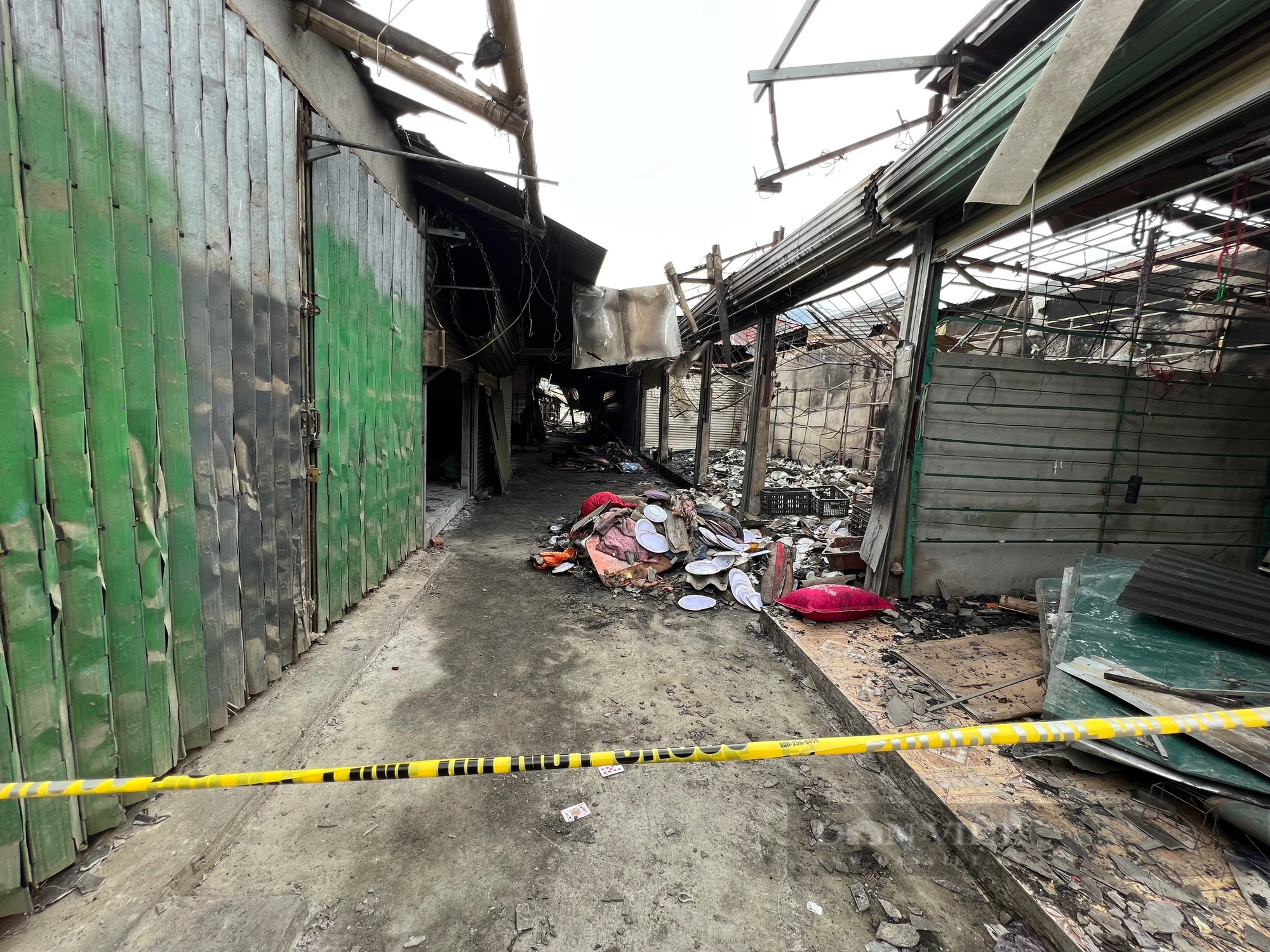 Khung cảnh tan hoang sau vụ cháy chợ Hàng Trạm, Hòa Bình- Ảnh 12.