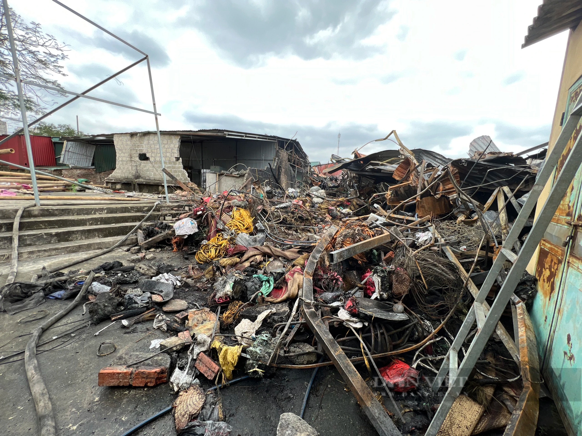 Khung cảnh tan hoang sau vụ cháy chợ Hàng Trạm, Hòa Bình- Ảnh 14.
