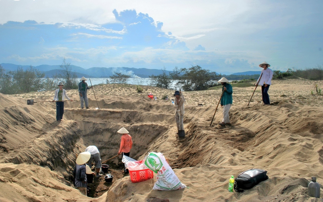 Một di chỉ khảo cổ nổi tiếng ở Quảng Ngãi bên đầm nước mặn cảnh quan còn hoang sơ