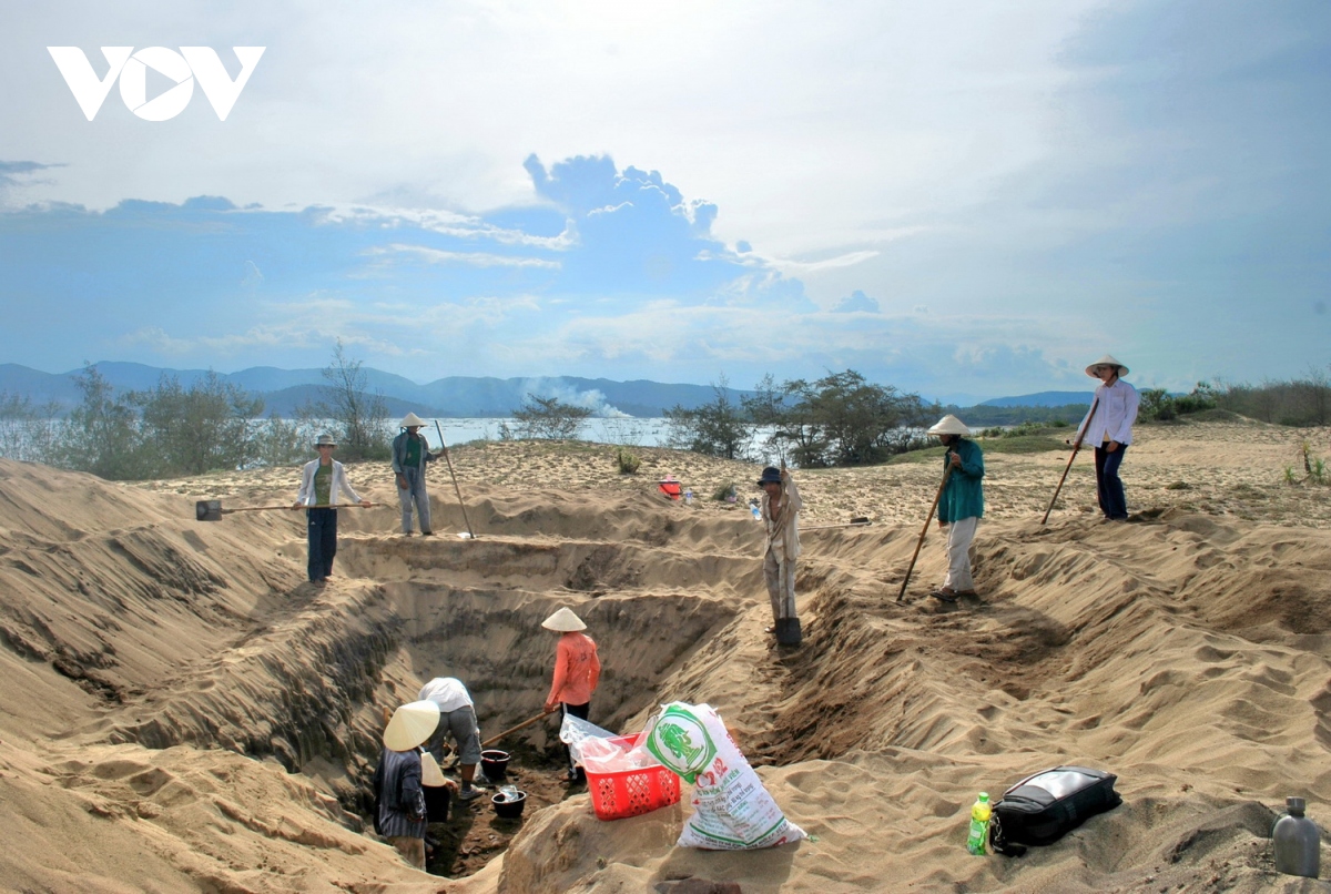 Một di chỉ khảo cổ nổi tiếng ở Quảng Ngãi bên đầm nước mặn cảnh quan còn hoang sơ- Ảnh 3.