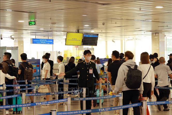 Lượng hành khách tại sân bay Tân Sơn Nhất đạt đỉnh ngày 14/2- Ảnh 1.
