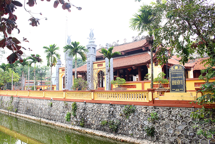 Làng nông thôn mới ở Phú Thọ có vô số nhà cổ hàng trăm năm tuổi, cất giữ nhiều món cổ vật quý giá- Ảnh 1.
