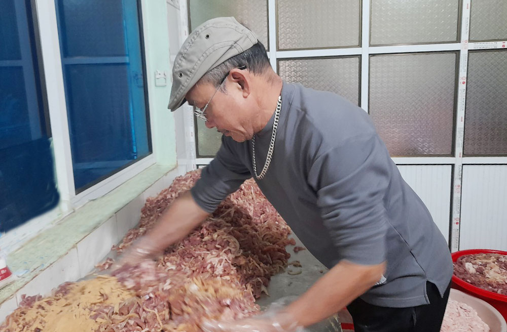Mỗi ngày làm vài nghìn quả nem nướng, một hợp tác xã ở Bắc Giang bán "cháy" hàng- Ảnh 1.