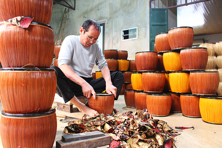 Làng nông thôn mới ở Phú Thọ có vô số nhà cổ hàng trăm năm tuổi, cất giữ nhiều món cổ vật quý giá- Ảnh 7.