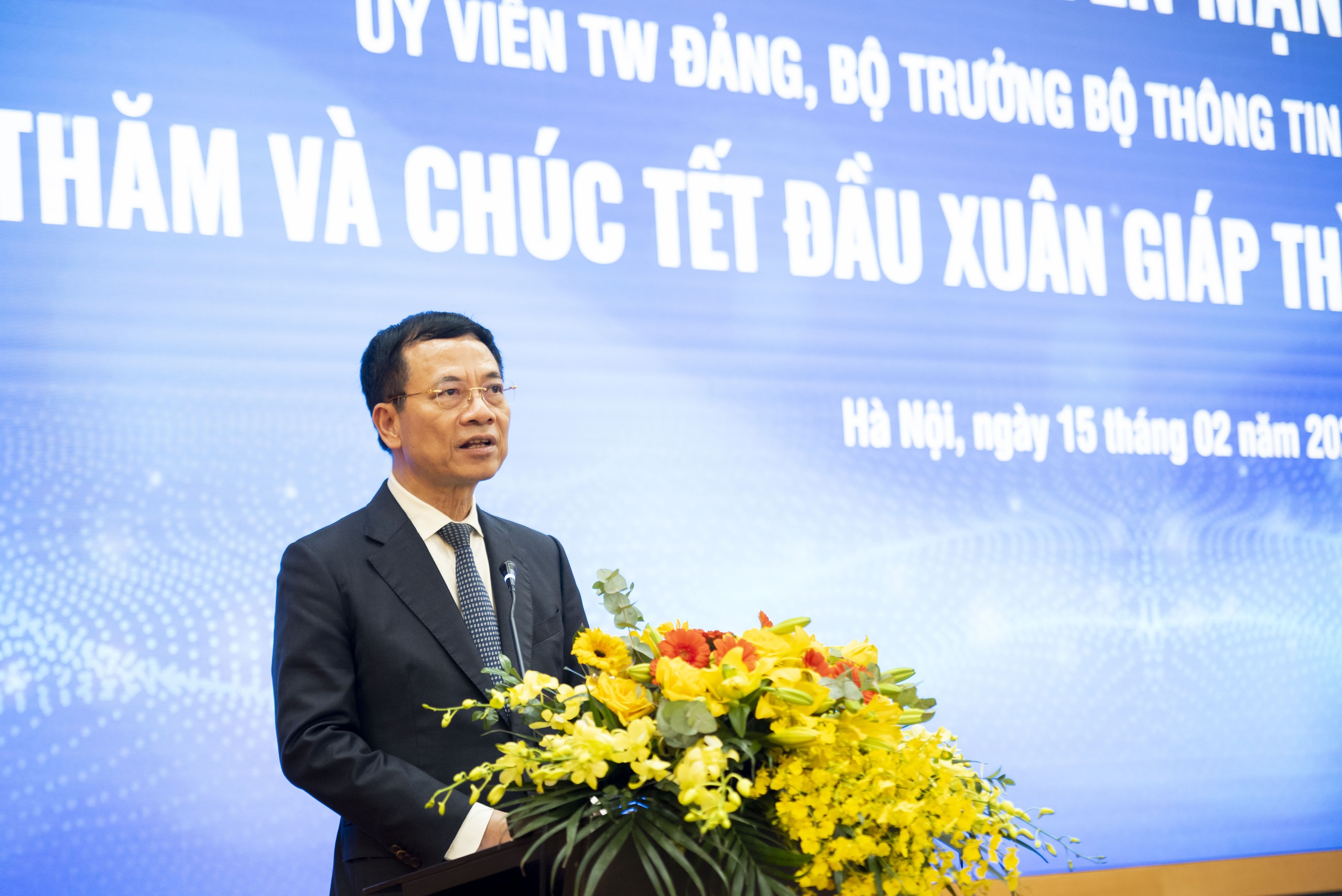 Bộ trưởng Nguyễn Mạnh Hùng: FPT đặt cược vào AI, chip bán dẫn và phần mềm ô tô là chiến lược đúng đắn- Ảnh 2.
