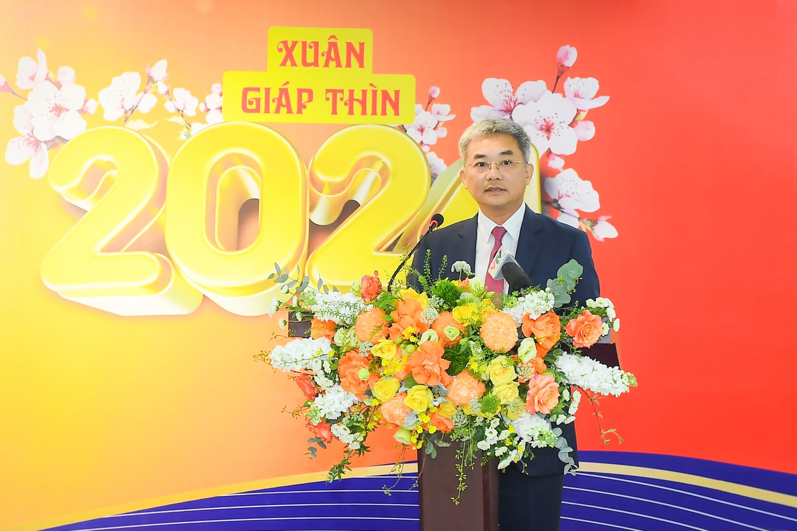 Chairman of the National Assembly Vuong Dinh Hue visited and wished Co-opBank a Happy New Year - Photo 7.