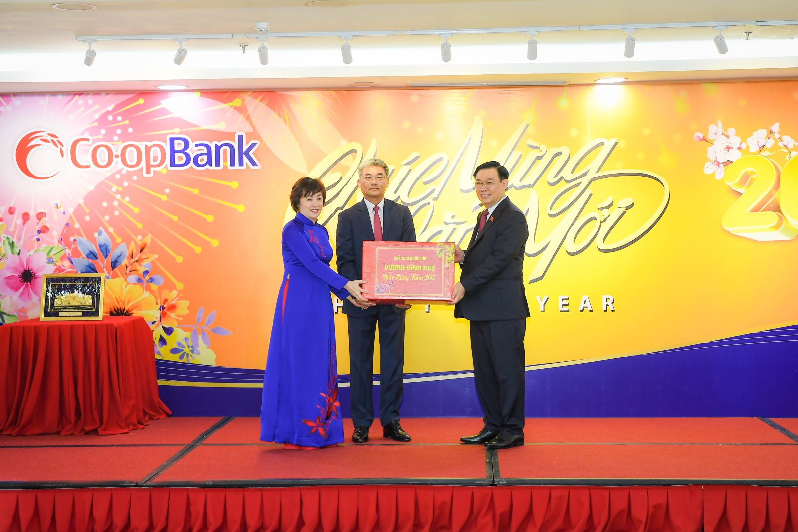 Chủ tịch Quốc hội Vương Đình Huệ thăm và chúc Tết Co-opBank- Ảnh 5.