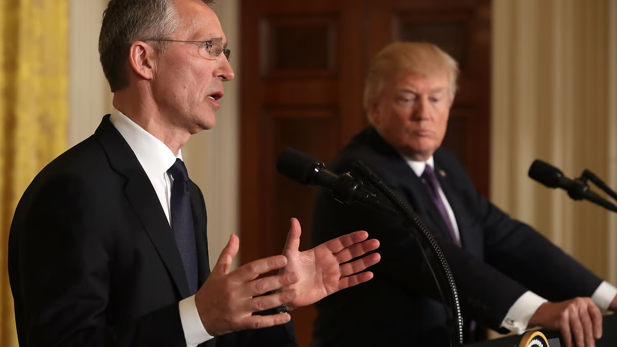NATO chi tiêu quốc phòng ở mức kỷ lục vì Nga, Tổng thư ký Stoltenberg chỉ trích gay gắt ông Trump- Ảnh 1.