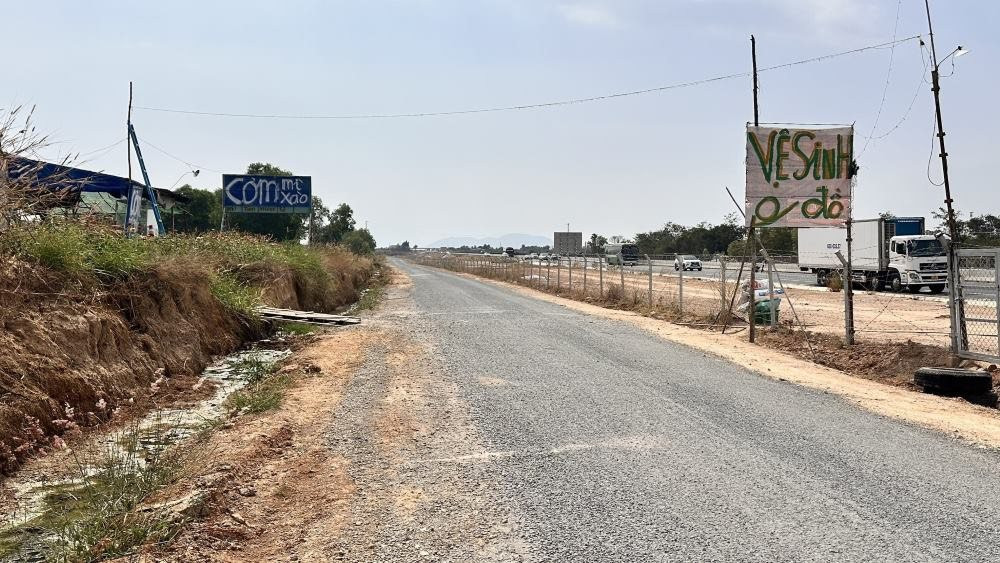 Spontaneous incident of stairs and toilets on Vinh Hao - Phan Thiet highway: Local authorities held an emergency meeting to resolve - Photo 3.