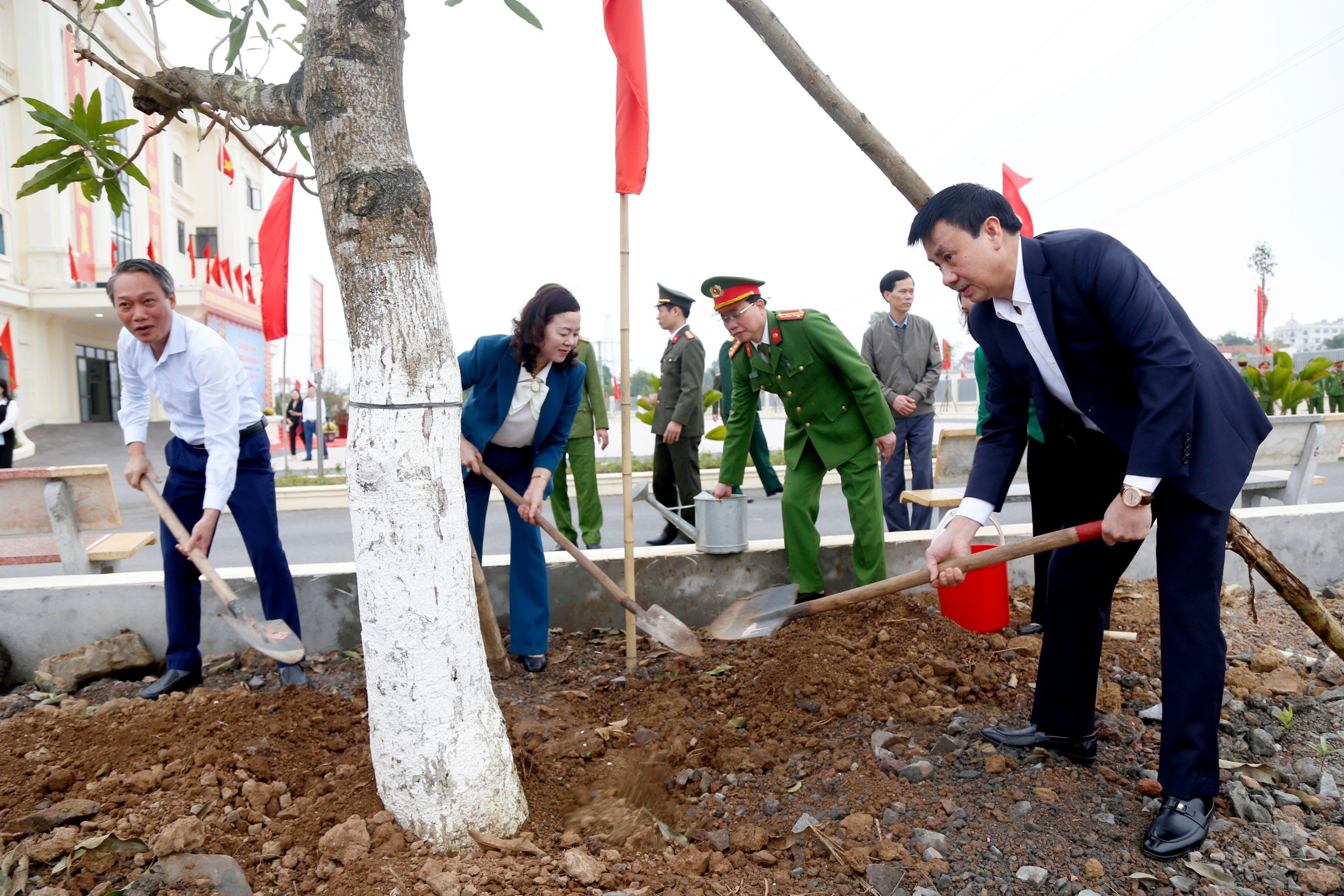 Ninh Bình: Phấn đấu trồng mới trên 1,2 triệu cây xanh trong năm 2024- Ảnh 2.