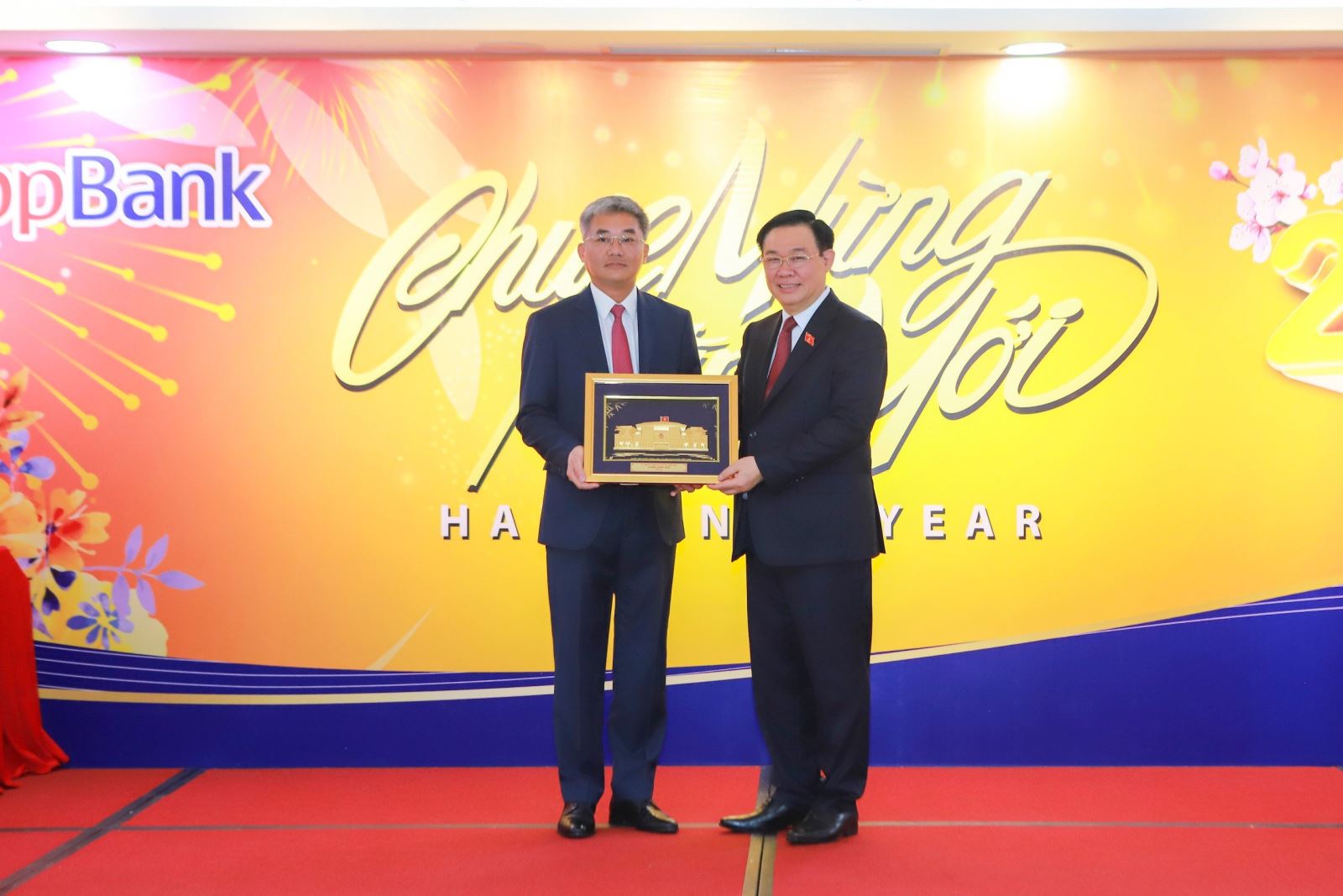 Chủ tịch Quốc hội Vương Đình Huệ thăm và chúc Tết Co-opBank- Ảnh 4.