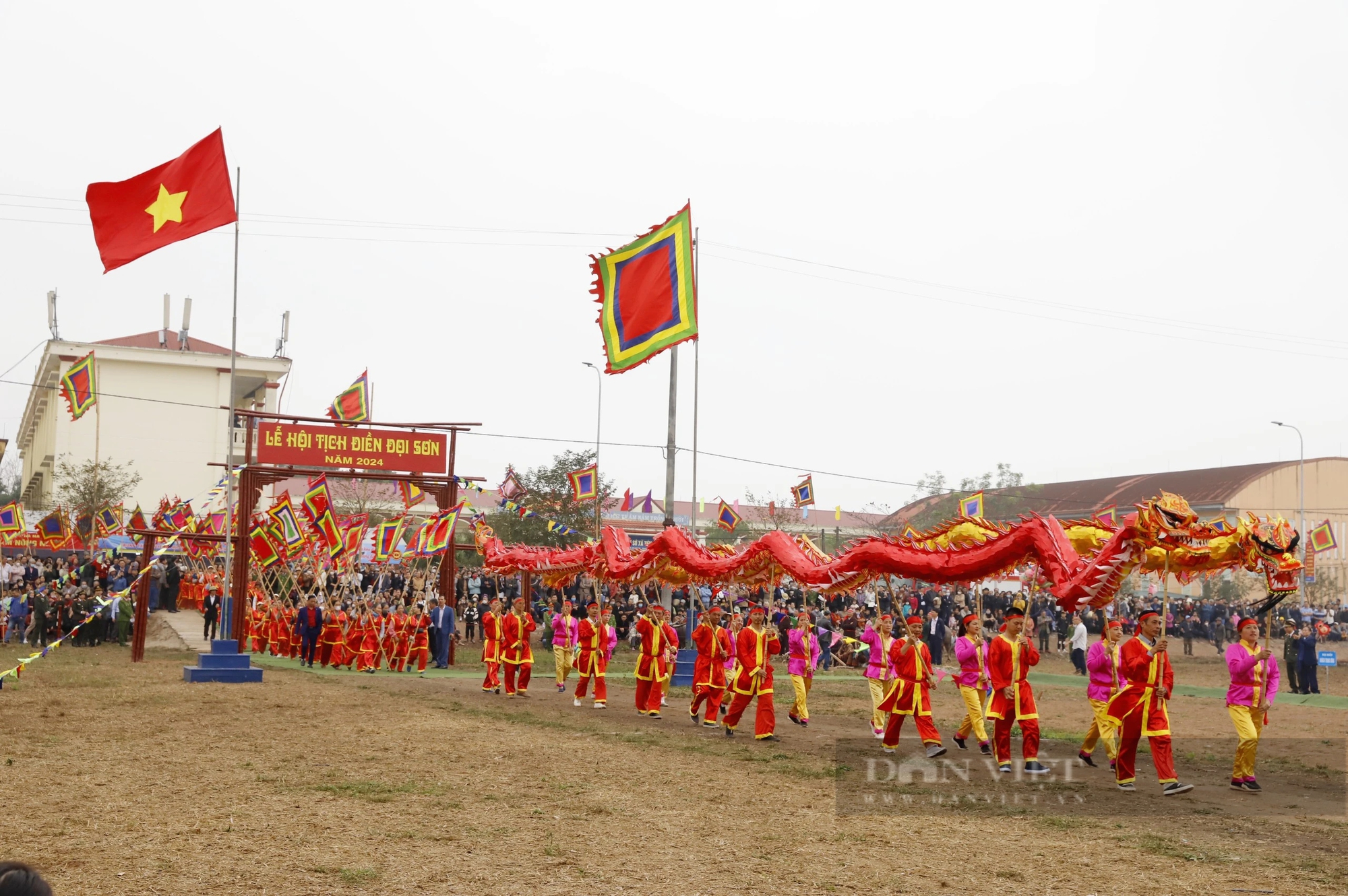 Tiết lộ độc đáo của 2 lão nông 15 năm dắt trâu cho "vua" đi cày tại Lễ hội Tịch điền Đọi Sơn, Hà Nam- Ảnh 2.