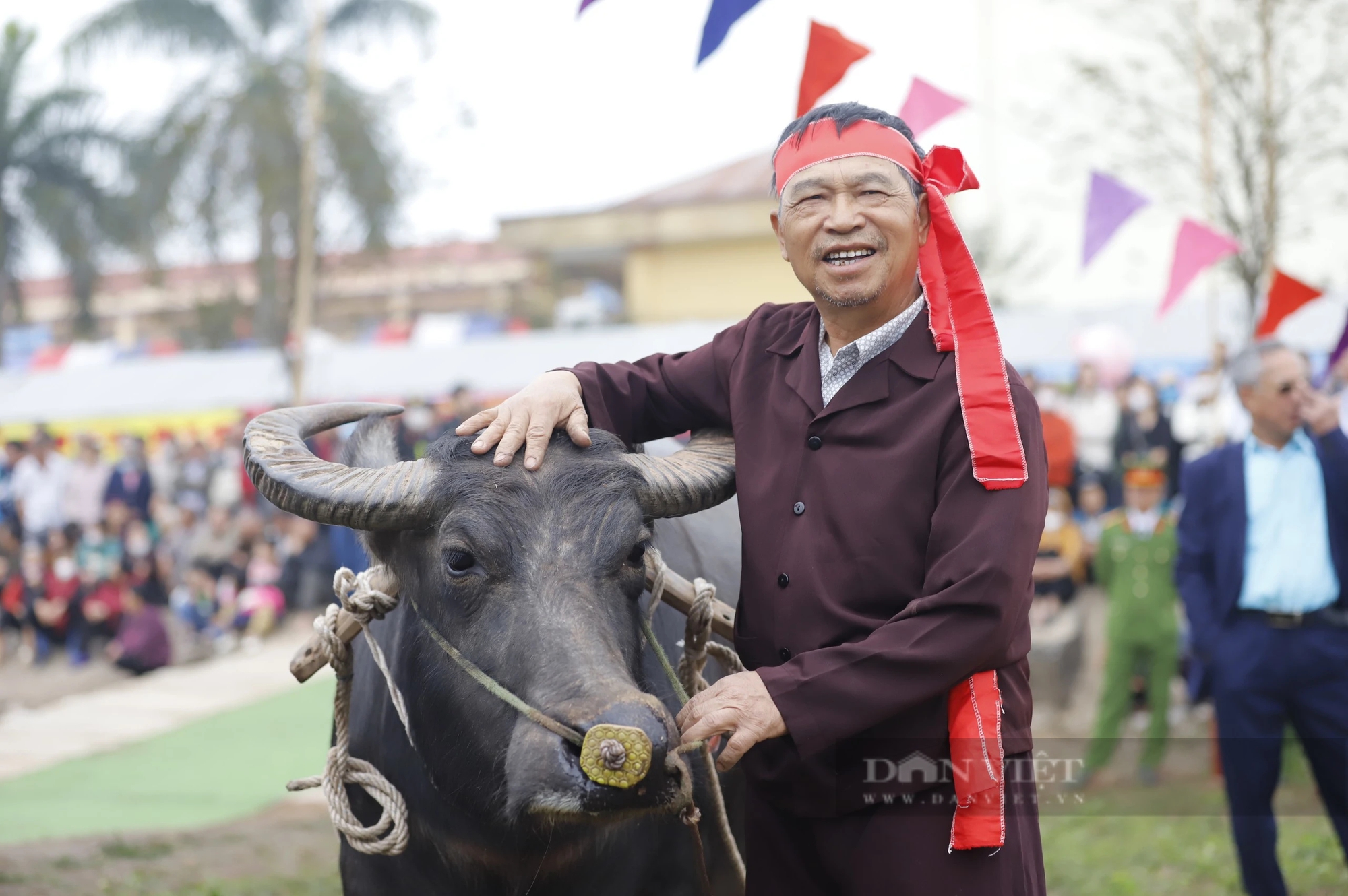 Tiết lộ độc đáo của 2 lão nông 15 năm dắt trâu cho "vua" đi cày tại Lễ hội Tịch điền Đọi Sơn, Hà Nam- Ảnh 3.
