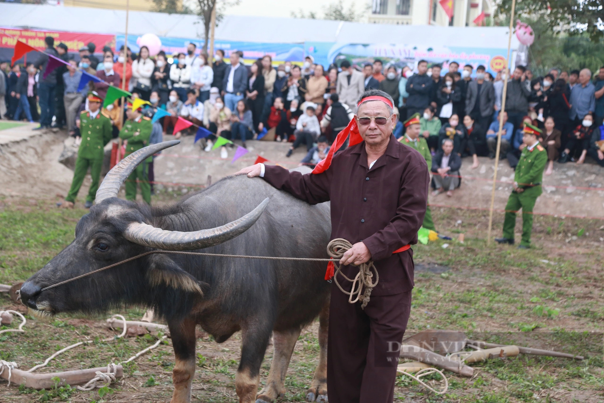 Tiết lộ độc đáo của 2 lão nông 15 năm dắt trâu cho "vua" đi cày tại Lễ hội Tịch điền Đọi Sơn, Hà Nam- Ảnh 4.