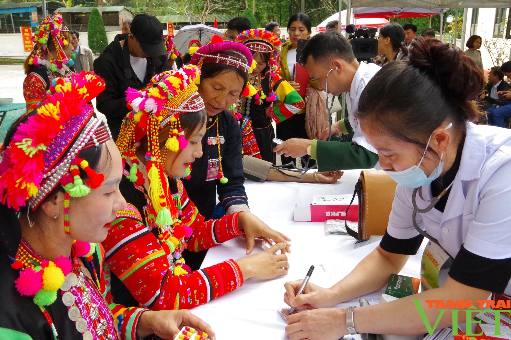 Bộ Chỉ huy BĐBP tỉnh Lai Châu: Mang xuân về với bà con biên giới Thò Ma- Ảnh 4.