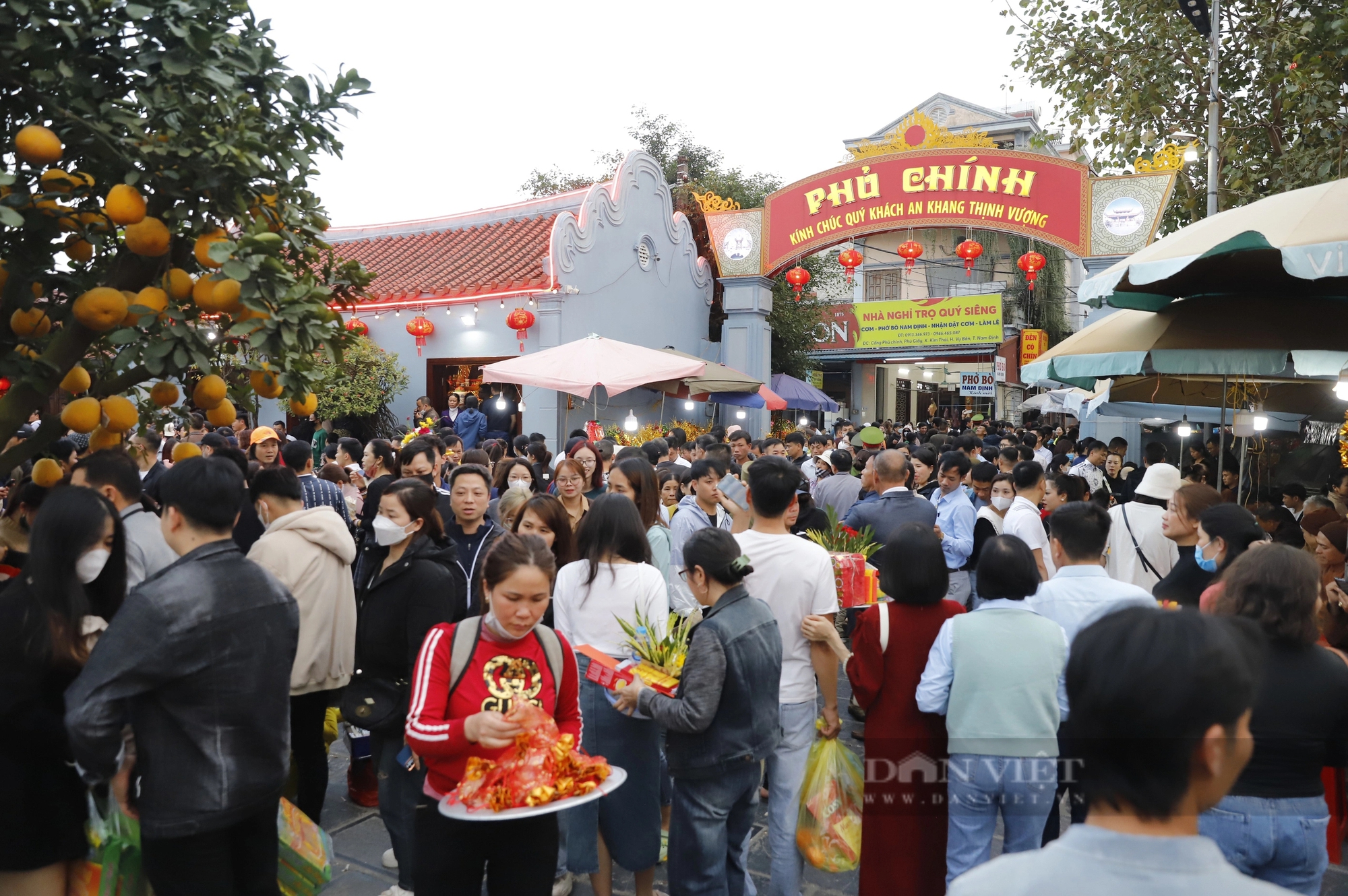 Phí đổi tiền lẻ lên tới 18%, thịt bò giá 250.000 đồng/kg tại chợ Viềng, Phủ Dầy Nam Định hút khách- Ảnh 1.