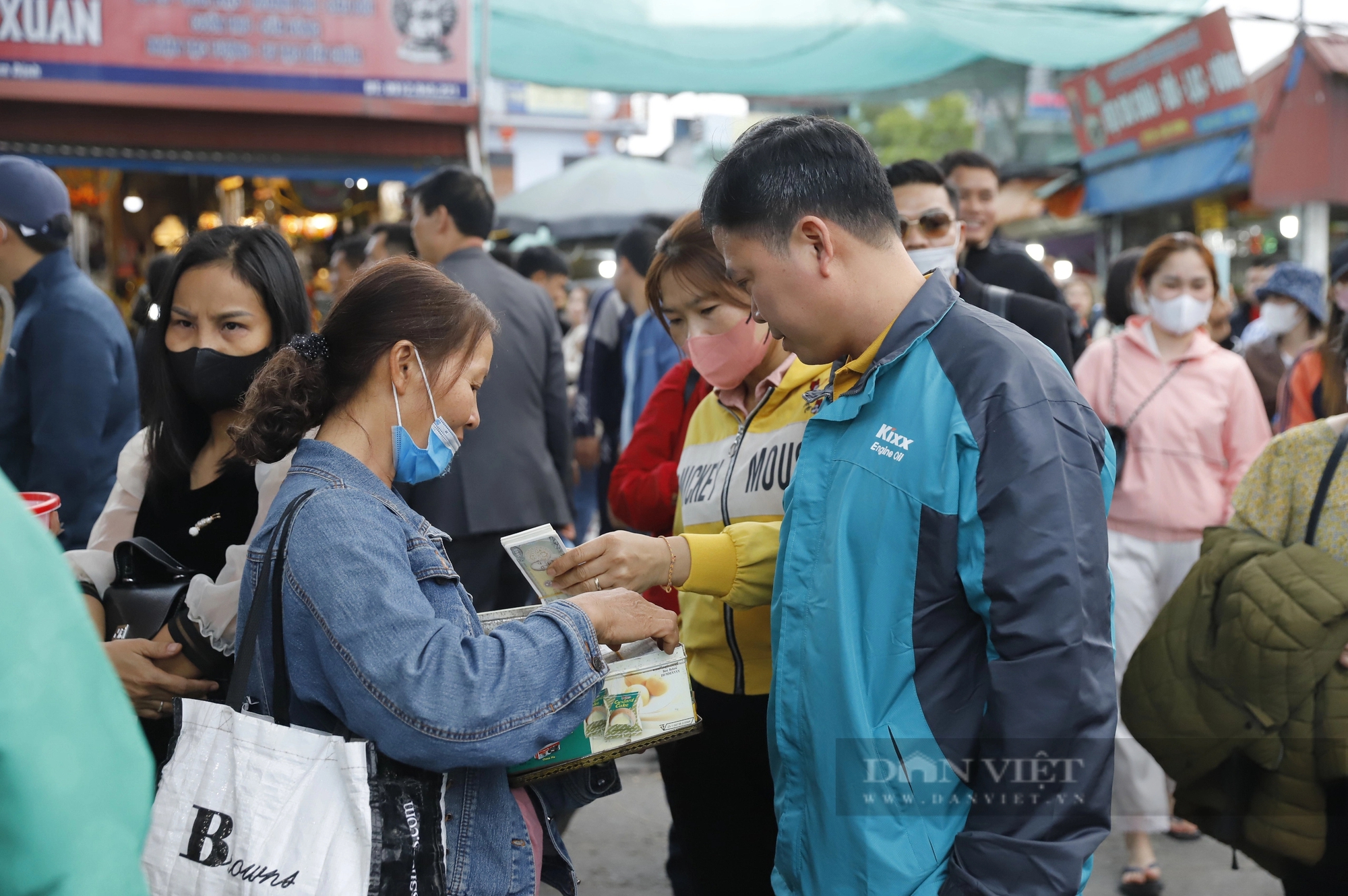 Phí đổi tiền lẻ lên tới 18%, thịt bò giá 250.000 đồng/kg tại chợ Viềng, Phủ Dầy Nam Định hút khách- Ảnh 4.