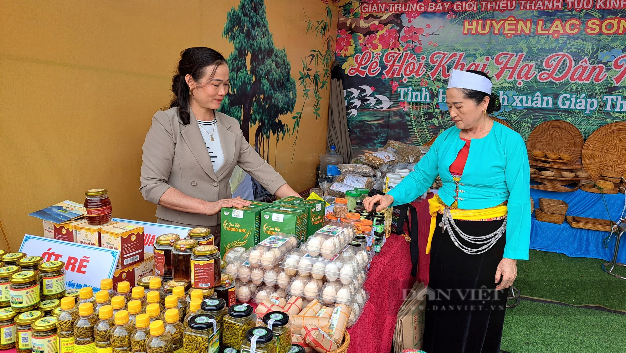 Lễ hội Khai hạ dân tộc Mường tỉnh Hoà Bình đông nghịt người trước ngày khai mạc- Ảnh 8.