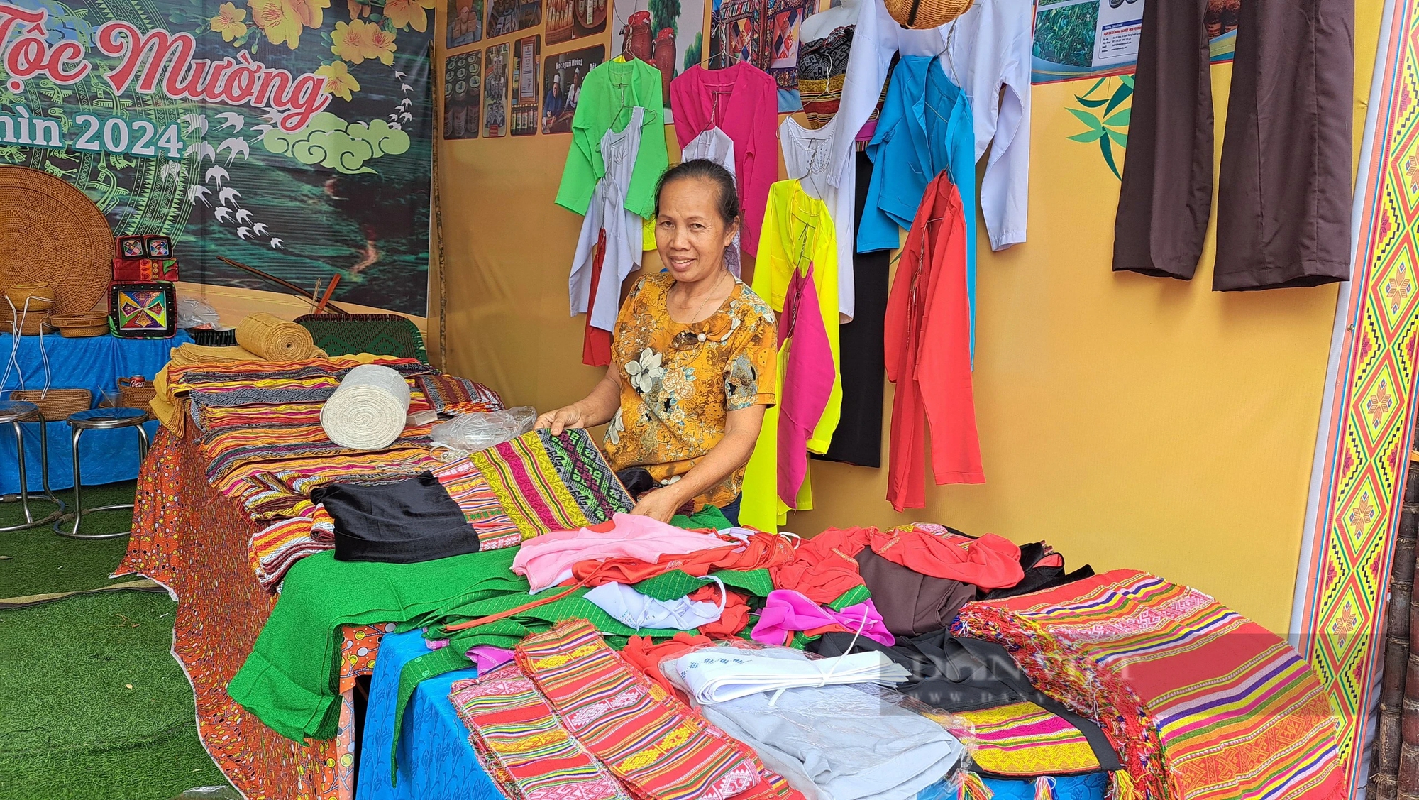 Lễ hội Khai hạ dân tộc Mường tỉnh Hoà Bình đông nghịt người trước ngày khai mạc- Ảnh 10.