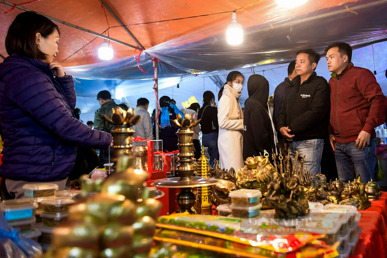 Khách thập phương thức trắng đêm đi chợ Viềng ở Nam Định- Ảnh 6.