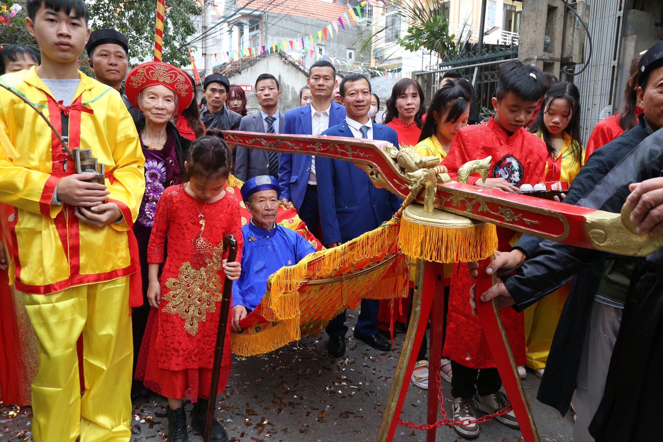 Nghi lễ “rước cụ Thượng” bằng võng đào độc nhất vô nhị ở Quảng Ninh- Ảnh 2.