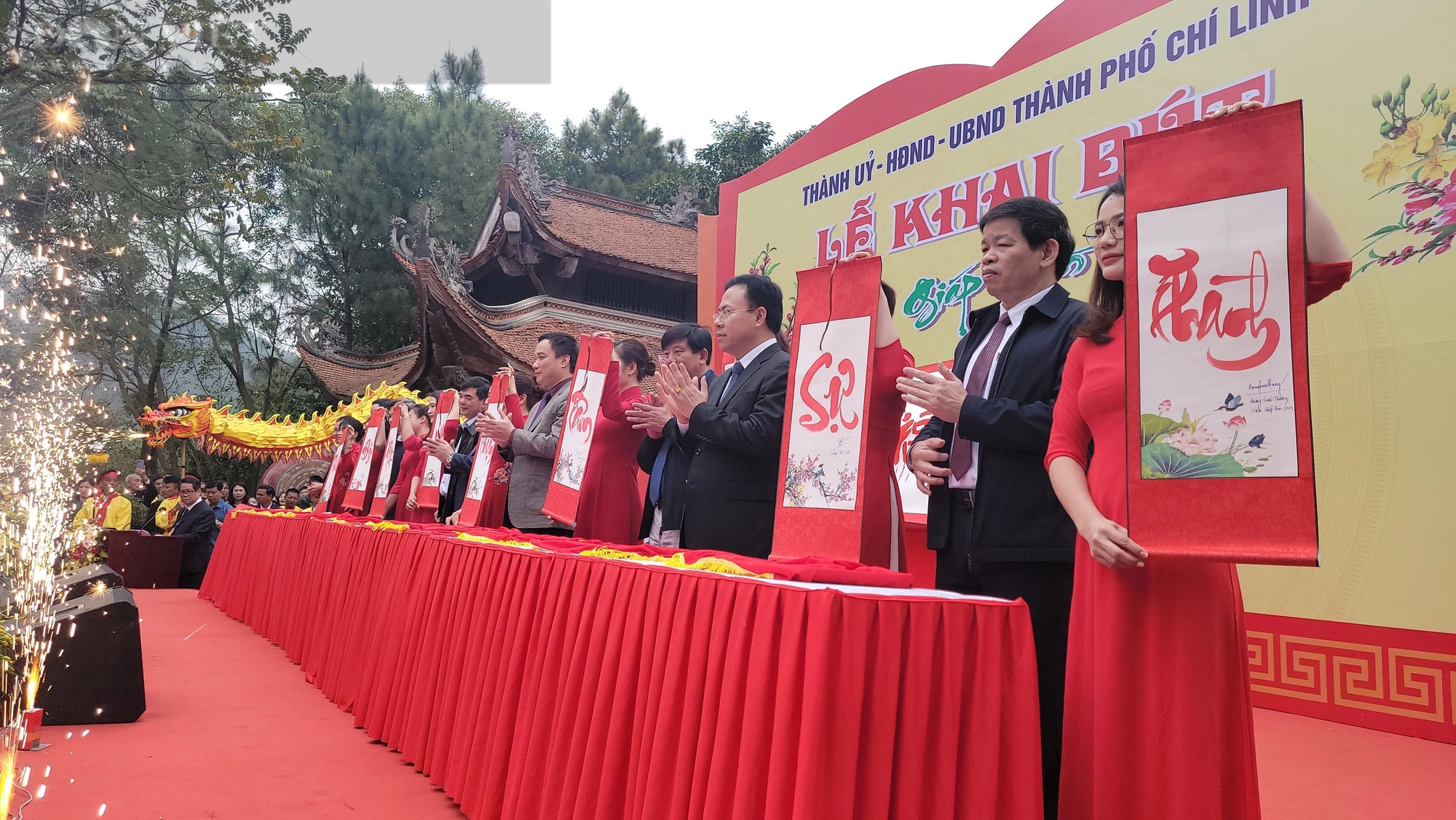 Quỹ Khuyến học TP. Chí Linh đón nhận hơn 1,5 tỷ đồng tại lễ khai bút đầu xuân Giáp Thìn 2024- Ảnh 6.