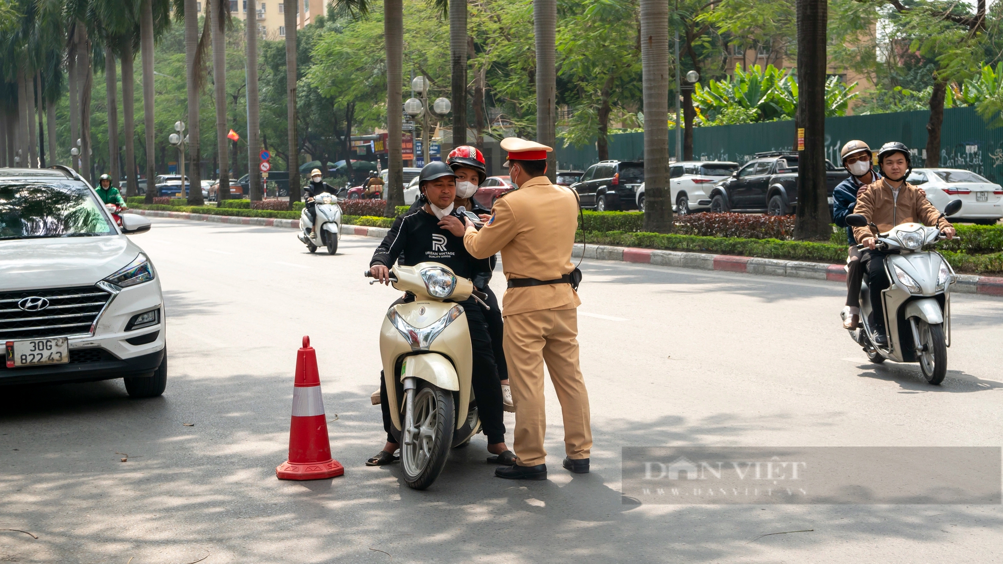 CSGT Hà Nội quyết liệt xử lý lái xe vi phạm nồng độ cồn sau Tết Nguyên đán- Ảnh 13.