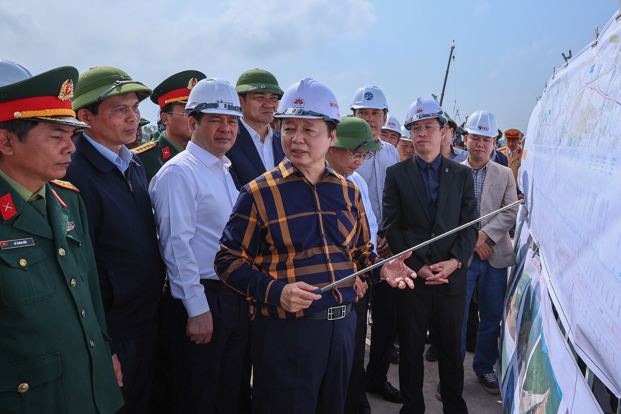 Phó Thủ tướng Trần Hồng Hà yêu cầu triển khai nghiêm túc dự án cao tốc Diễn Châu - Bãi Vọt- Ảnh 1.