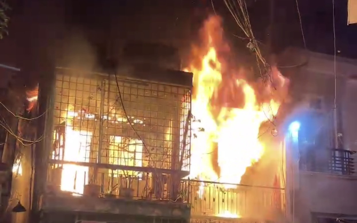 Chủ nhà kể chuyện nhà bị đổ sập khi căn nhà hàng xóm trong hẻm 623 cháy khiến 4 người tử vong ở TP.HCM