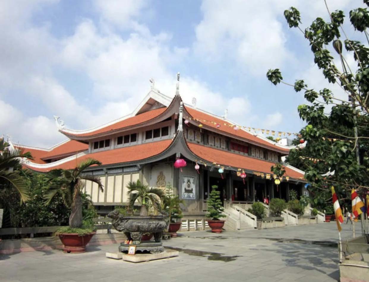Top những ngôi chùa có kiến trúc độc đáo, đẹp, linh thiêng nhất Sài Gòn- Ảnh 1.