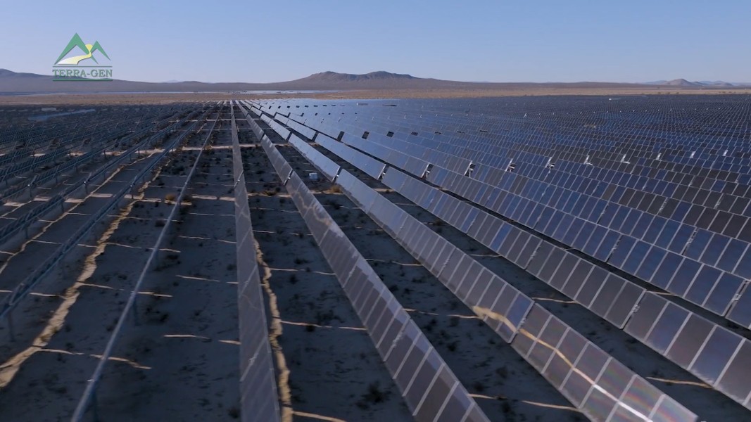 Toàn cảnh trang trại điện mặt trời lưu trữ điện bằng pin lớn nhất thế giới- Ảnh 4.